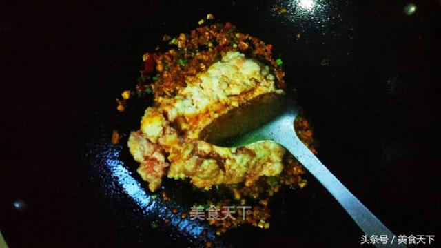 重庆杂酱面,臊子酥香味浓,比北方的炸酱更好吃,却不是炸出来的