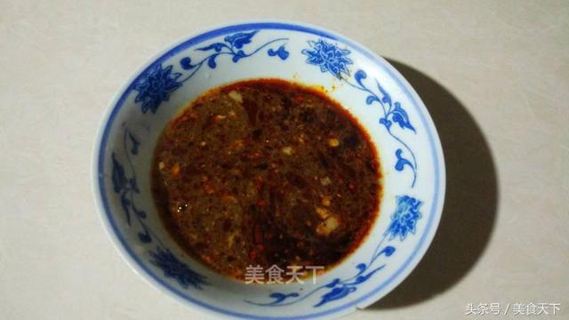 重庆杂酱面,臊子酥香味浓,比北方的炸酱更好吃,却不是炸出来的