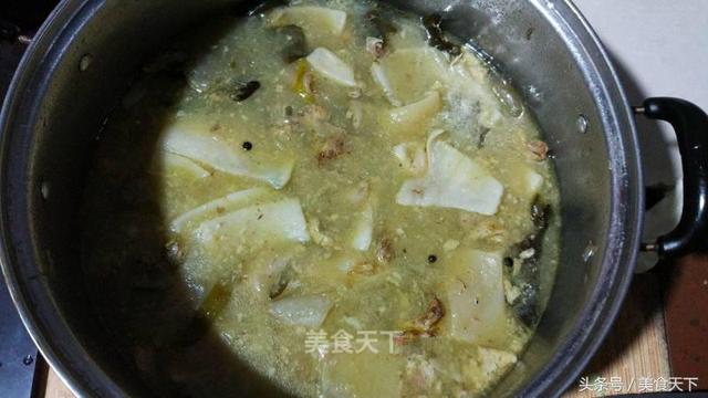 重庆杂酱面,臊子酥香味浓,比北方的炸酱更好吃,却不是炸出来的