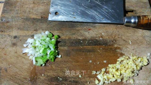 重庆杂酱面,臊子酥香味浓,比北方的炸酱更好吃,却不是炸出来的