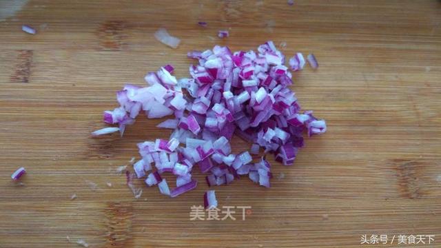 重庆杂酱面,臊子酥香味浓,比北方的炸酱更好吃,却不是炸出来的