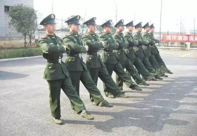���գ�һ������Ӫ���ţ��ã�ʦ���ֱ��ж����ˣ�