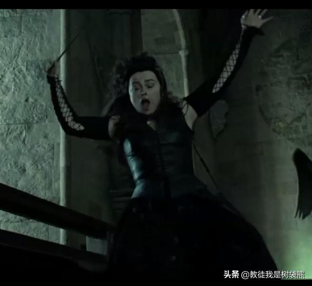 哈利波特为什么能打败伏地魔?你看看他手里拿的啥?