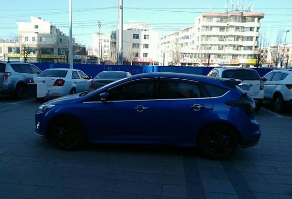 福特福克斯 2012款 两厢 2.0L 手动豪华运动型
