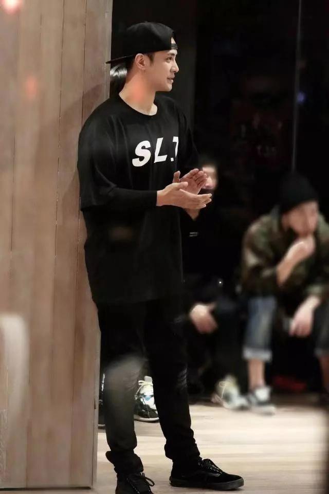 罗志祥堪称教科书般的穿搭,走在潮流一线的男人,一点都不显老