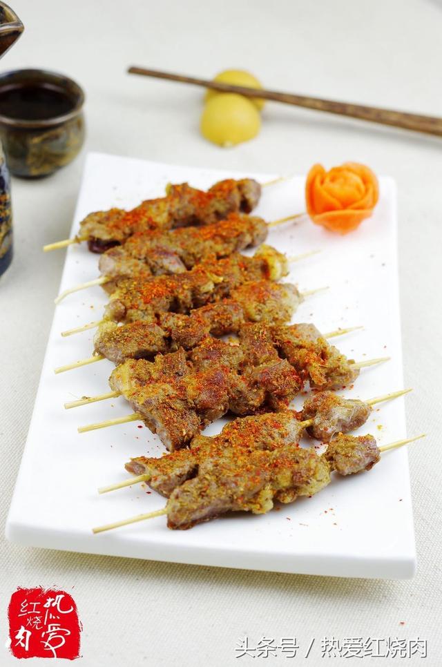 在家自己做羊肉串,用蛋清腌制,肉会很嫩