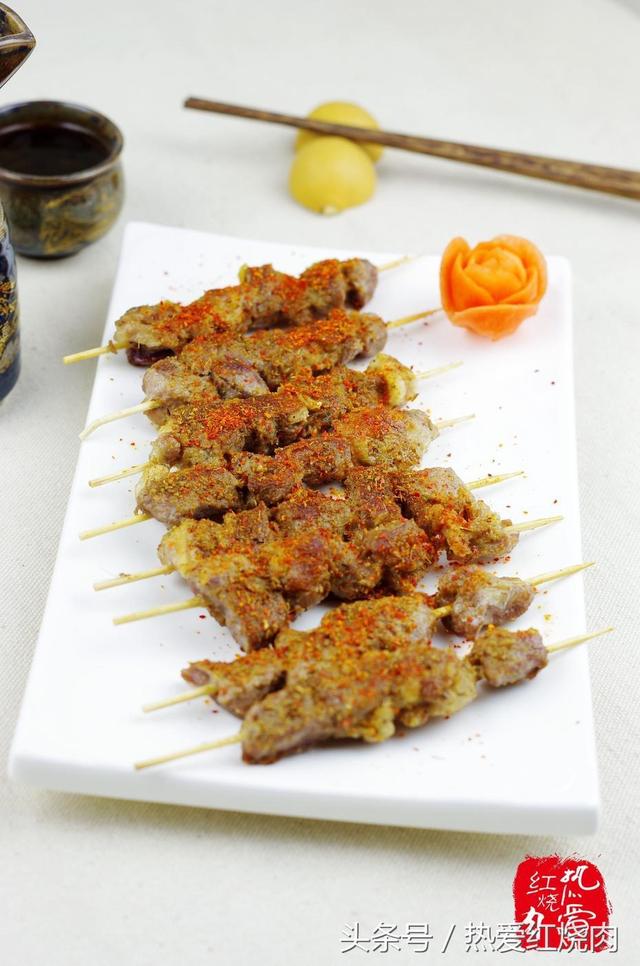 在家自己做羊肉串,用蛋清腌制,肉会很嫩