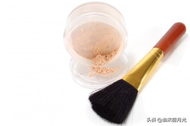 散粉的正确用法,用对散粉再也不担心脱妆了