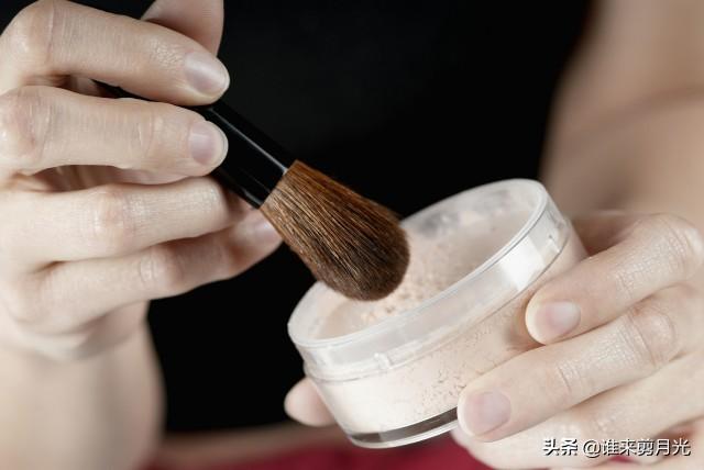 散粉的正确用法,用对散粉再也不担心脱妆了