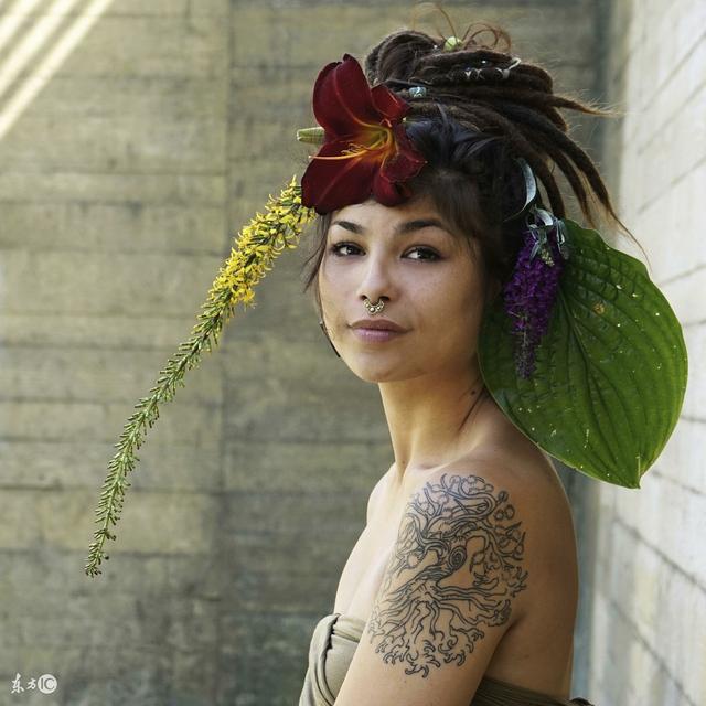 嫣然一笑,花染云淡风轻
