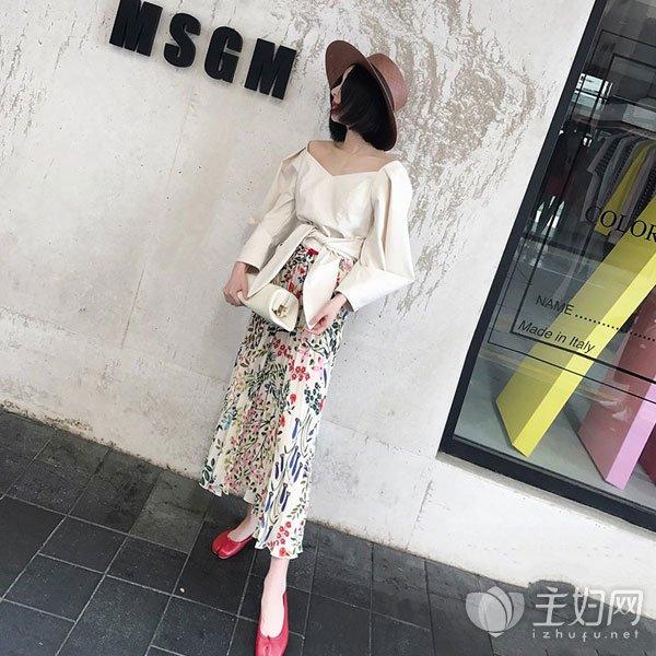 碎花半身裙配什么上衣 这样搭配让你美的不像话