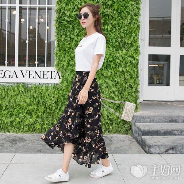 碎花半身裙配什么上衣 这样搭配让你美的不像话