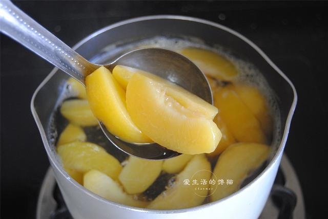 这水果煮一煮,比新鲜更好吃,超市36元一瓶,在家做,15元管够