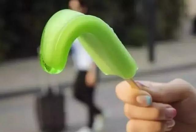 90后童年“经典款”冰棒,绿舌头肯定在榜,最后一款最走心!