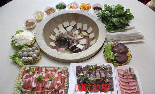 云南蒸汽石锅鱼 滋补新鲜的鱼肉配上蒸汽石锅