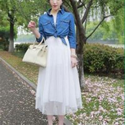 白色纱长裙怎么搭配外套 看看各位美女有何新意