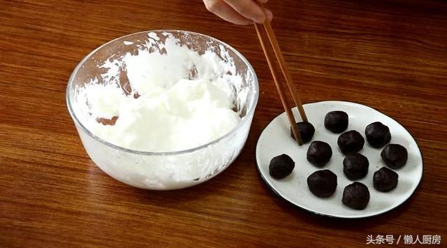 蛋清打发了除了可以做蛋糕,还能做这个小吃