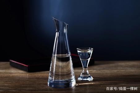 推荐:分酒器的作(怎么)用,分酒器和醒酒器的区别!