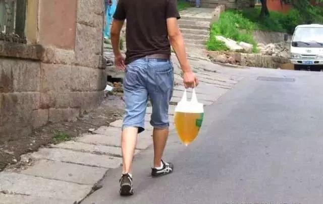 为什么青岛人只爱喝青岛啤酒?