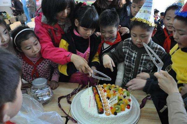 孩子10岁生日,你邀请同学了吗?生日礼物也需讲究!