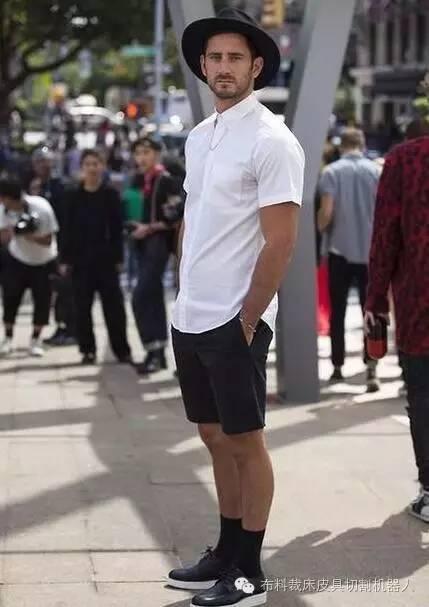 男士休闲短裤配什么鞋 男生休闲短裤搭配什么上衣