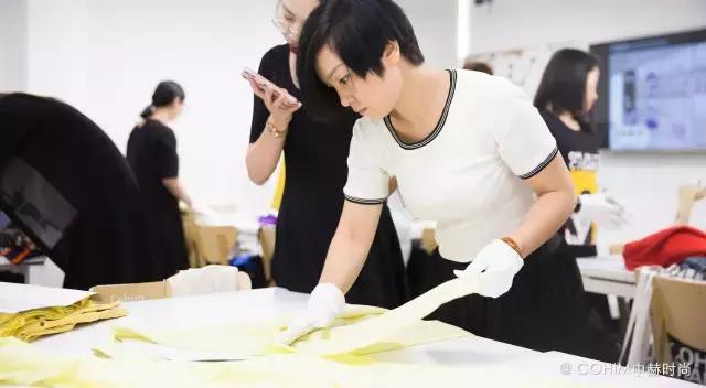 作为陈列师,花样叠衣服才能“搏出位”