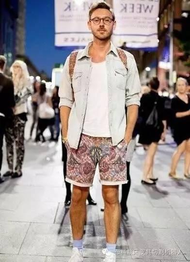 男士休闲短裤配什么鞋 男生休闲短裤搭配什么上衣