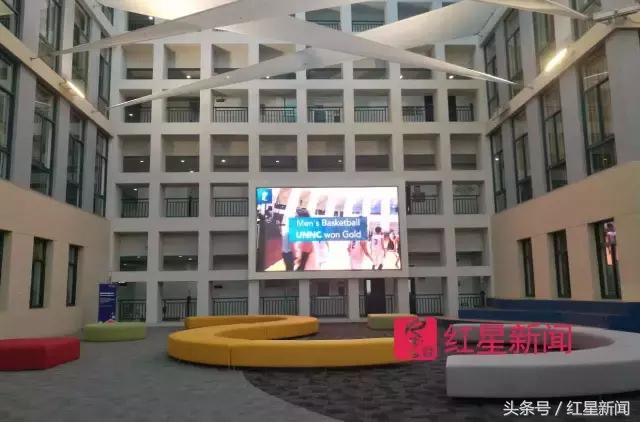 ����ŵ������ѧ��ÿ���10���ѧ�ӷѣ���Ӣ����Ϸ��