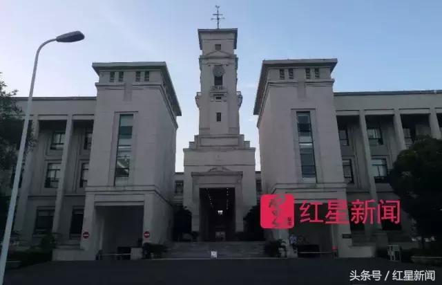 ����ŵ������ѧ��ÿ���10���ѧ�ӷѣ���Ӣ����Ϸ��