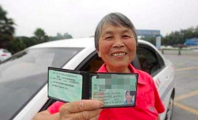 考驾照到底需要多少钱?考后算了一笔账,结果让人难以接受