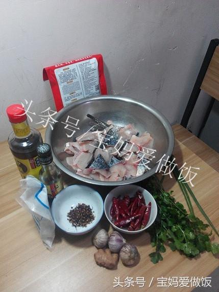 麻辣鲜香火锅鱼,吃了鱼又涮菜,过瘾