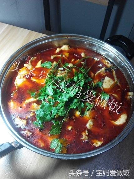 麻辣鲜香火锅鱼,吃了鱼又涮菜,过瘾