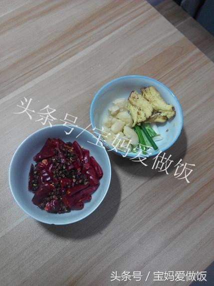 麻辣鲜香火锅鱼,吃了鱼又涮菜,过瘾