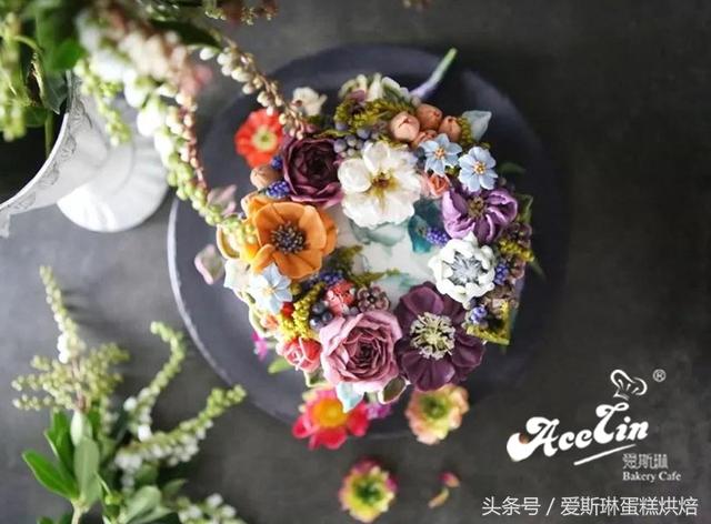 蛋糕烘焙加盟哪家好?首选爱斯琳艺术裱花蛋糕