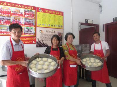 几千元做啥小吃好?县城摆摊卖小吃卖什么好