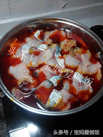 麻辣鲜香火锅鱼,吃了鱼又涮菜,过瘾