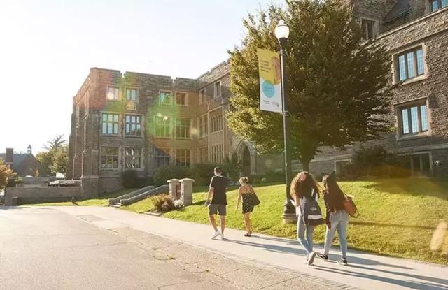 在加拿大顶尖大学之一麦克马斯特大学就读是一种什么体验?