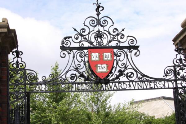 哈佛大学申请条件包括哪些方面?