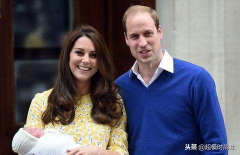 英国王室全家福曝光,小王子可爱到爆炸,威廉王子却变“光明顶”