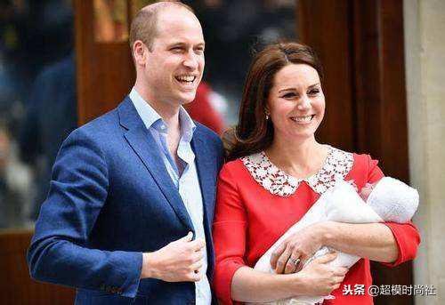 英国王室全家福曝光,小王子可爱到爆炸,威廉王子却变“光明顶”