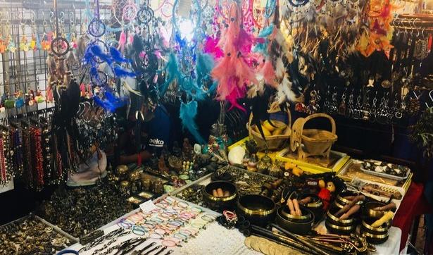 专供中国游客的世界最大夜市,网友:都是义乌小商品,价格翻倍卖