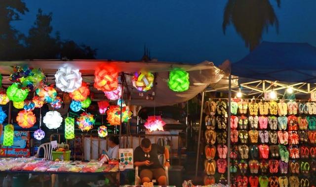 专供中国游客的世界最大夜市,网友:都是义乌小商品,价格翻倍卖