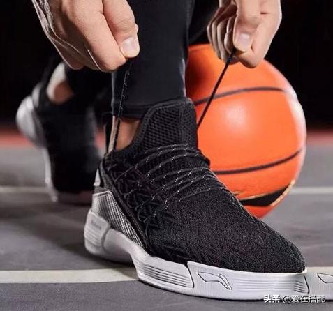 400������ʲô���ӵ�����Ь�� 2019�İ����ڵ�����Ь�Ƽ�