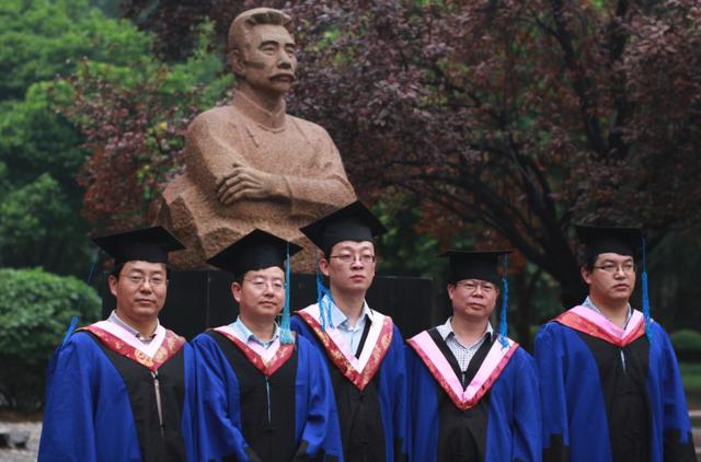 男孩子上大学,学什么专业比较好?985学长告诉你!