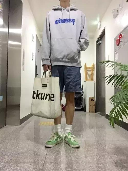 几百块的板鞋,但也是各大品牌的联名宠儿