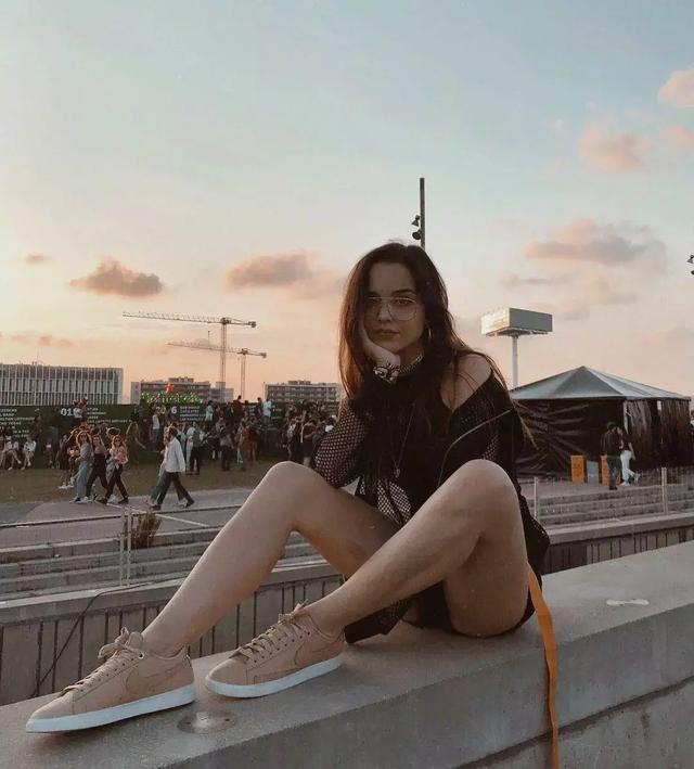 几百块的板鞋,但也是各大品牌的联名宠儿