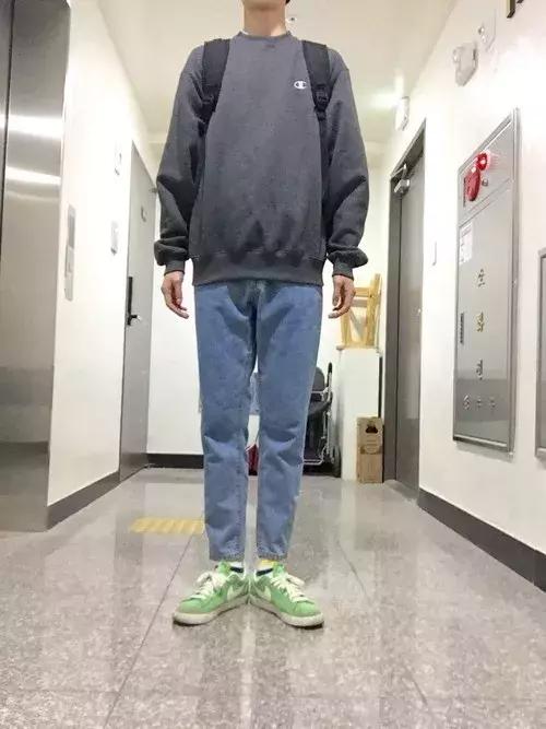 几百块的板鞋,但也是各大品牌的联名宠儿