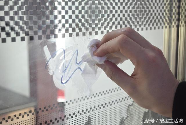 怎么去除记号笔的痕迹?只需涂点它擦一擦,立马干净如初