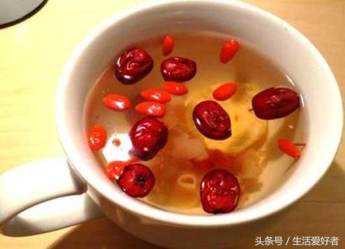 女孩头发少,专家告诉你吃什么长头发快
