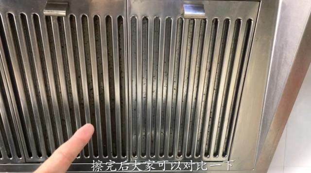 油烟机上的油渍太难清洗?试试这个万能清洁剂,油烟机彻底清洁!
